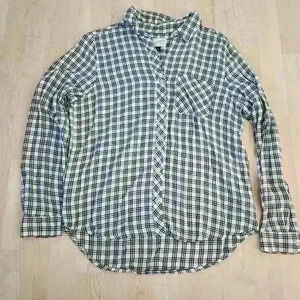 Universal thread button up size medium
